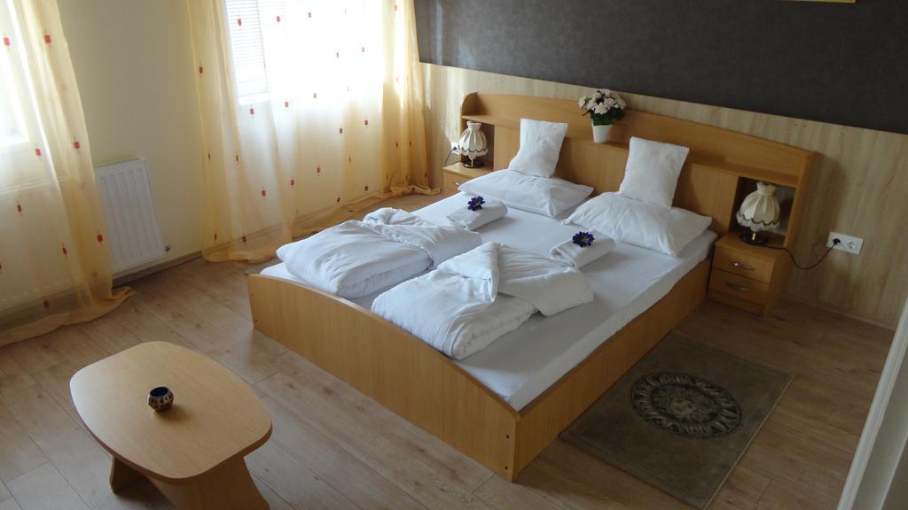 Hotel Centrum Szeged Ngoại thất bức ảnh